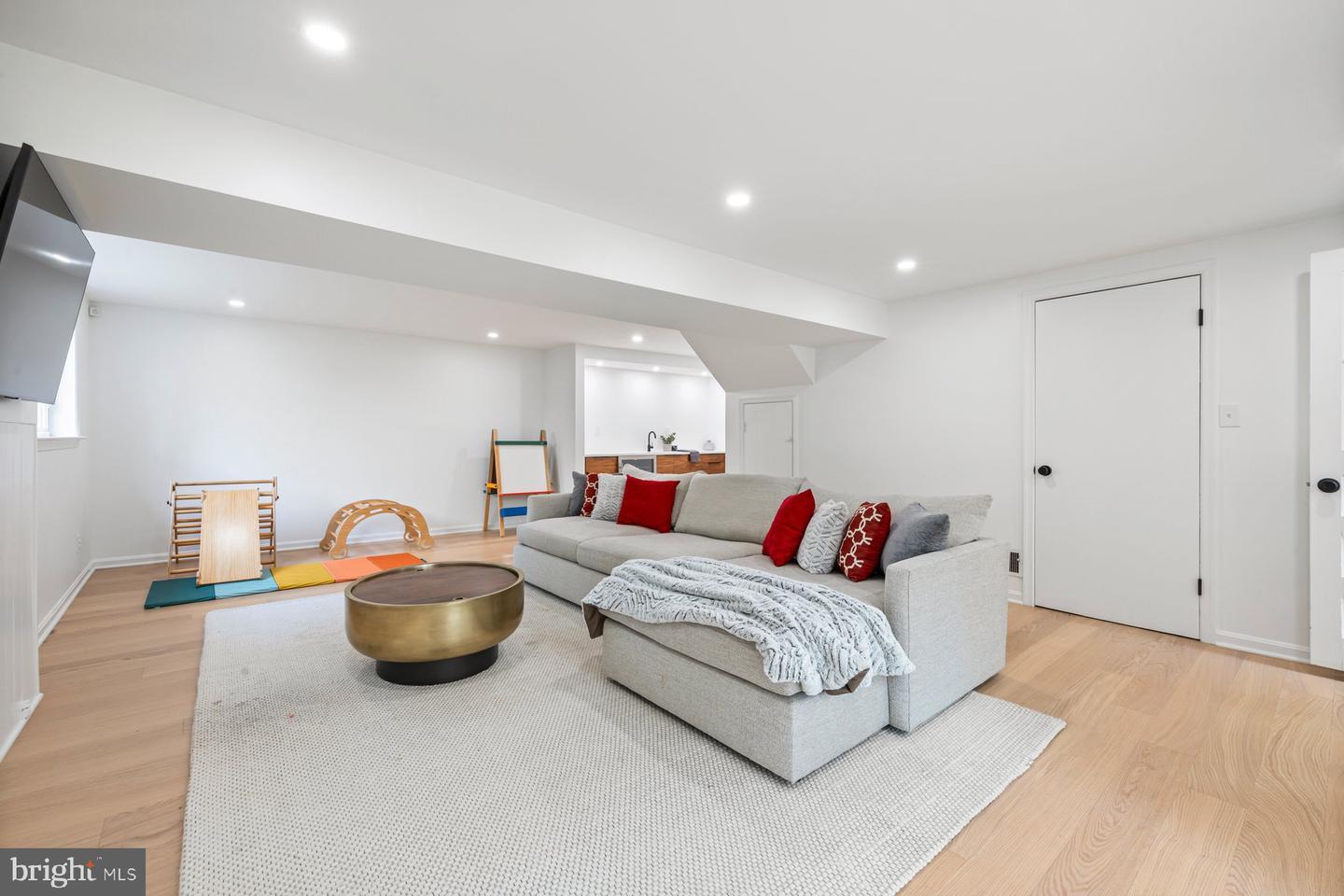 4100 Spruell Dr, Kensington, MD 20895 &mdash; Photo 17